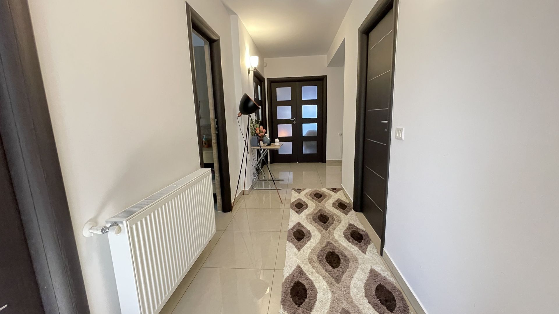 Locuinta eleganta cu finisaje premium - Poză 9