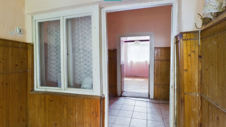 Casă cu 3 camere de vânzare în Bujac - Poză 4