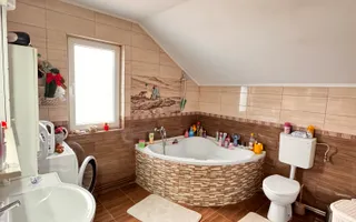 Vilă spațioasă cu 6 camere – Cartierul Viena, Oradea - Poză 18