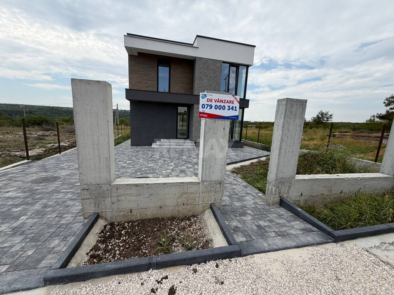 Casă modernă Hi-Tech de vânzare în Budești - Poză 3