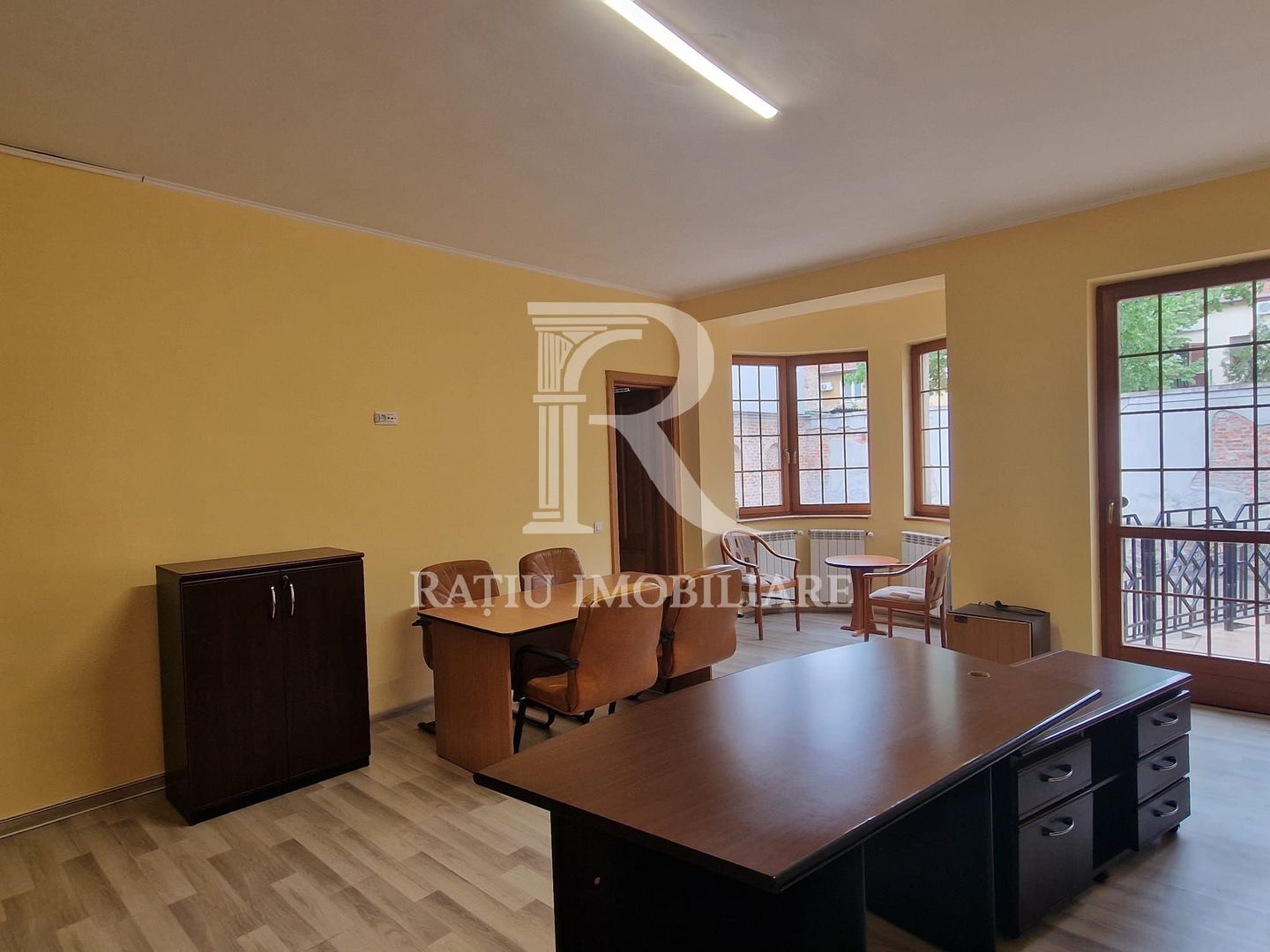 Spațiu comercial | Ideal pentru companii | Zonă centrală | Oradea - Poză 2