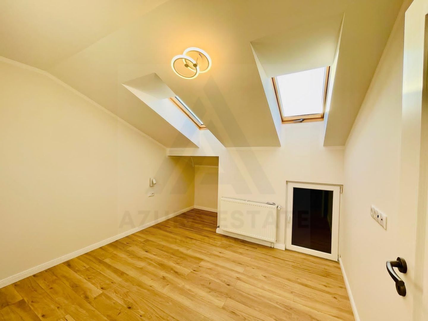 Apartament 4 camere 90 mp utili 2 bai si loc de parcare in Selimbar - Poză 3