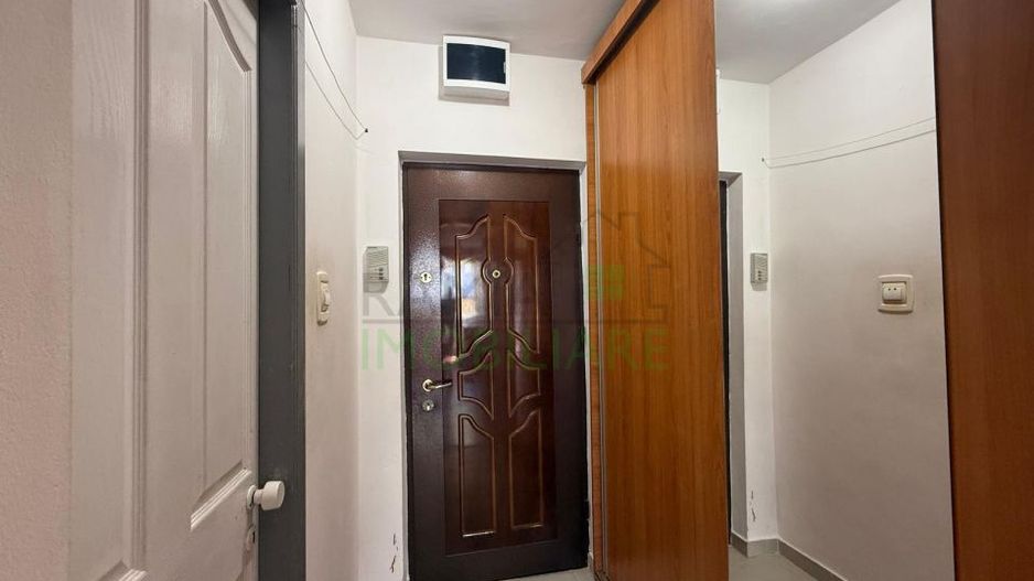 Garsonieră Astra – parter înalt, poziționată pe mijloc, cu beci și baie renovată - Poză 10