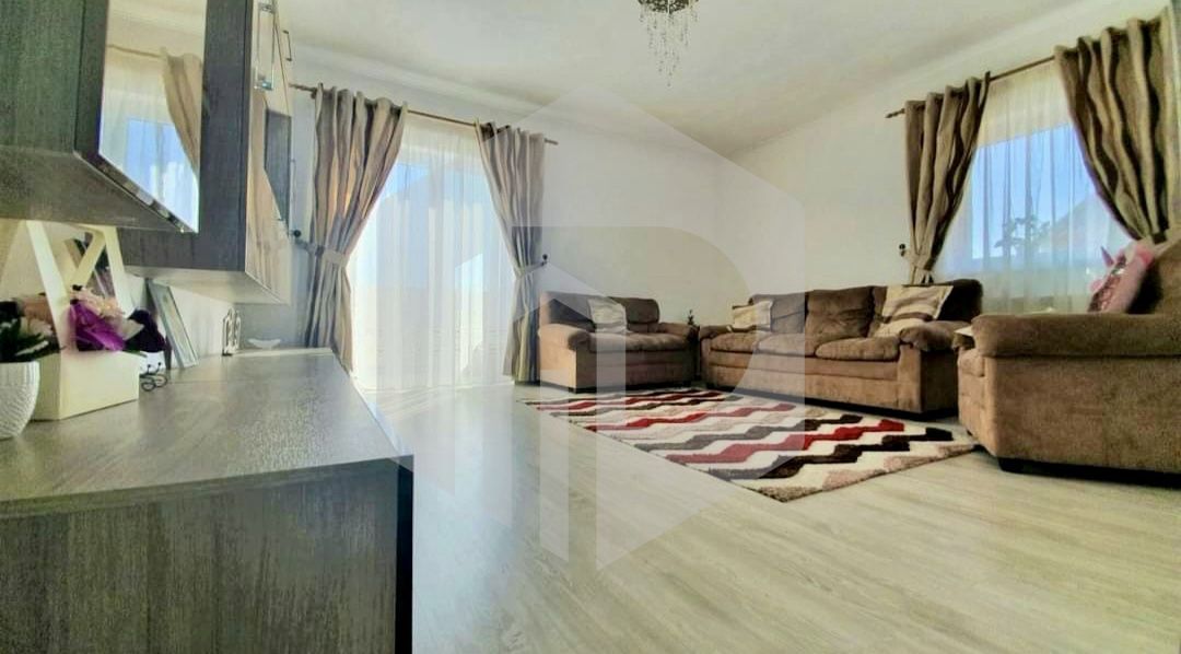 Apartament la vila/ 3 camere/ 2 bai/2 parcari/2 balcoane +pod 90 mp - Poză 2