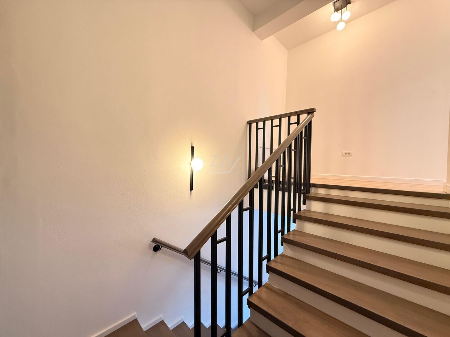 PRIMA INCHIRIERE. Casa moderna si cocheta. Curte amenajata. Loc de parcare. - Poză 13