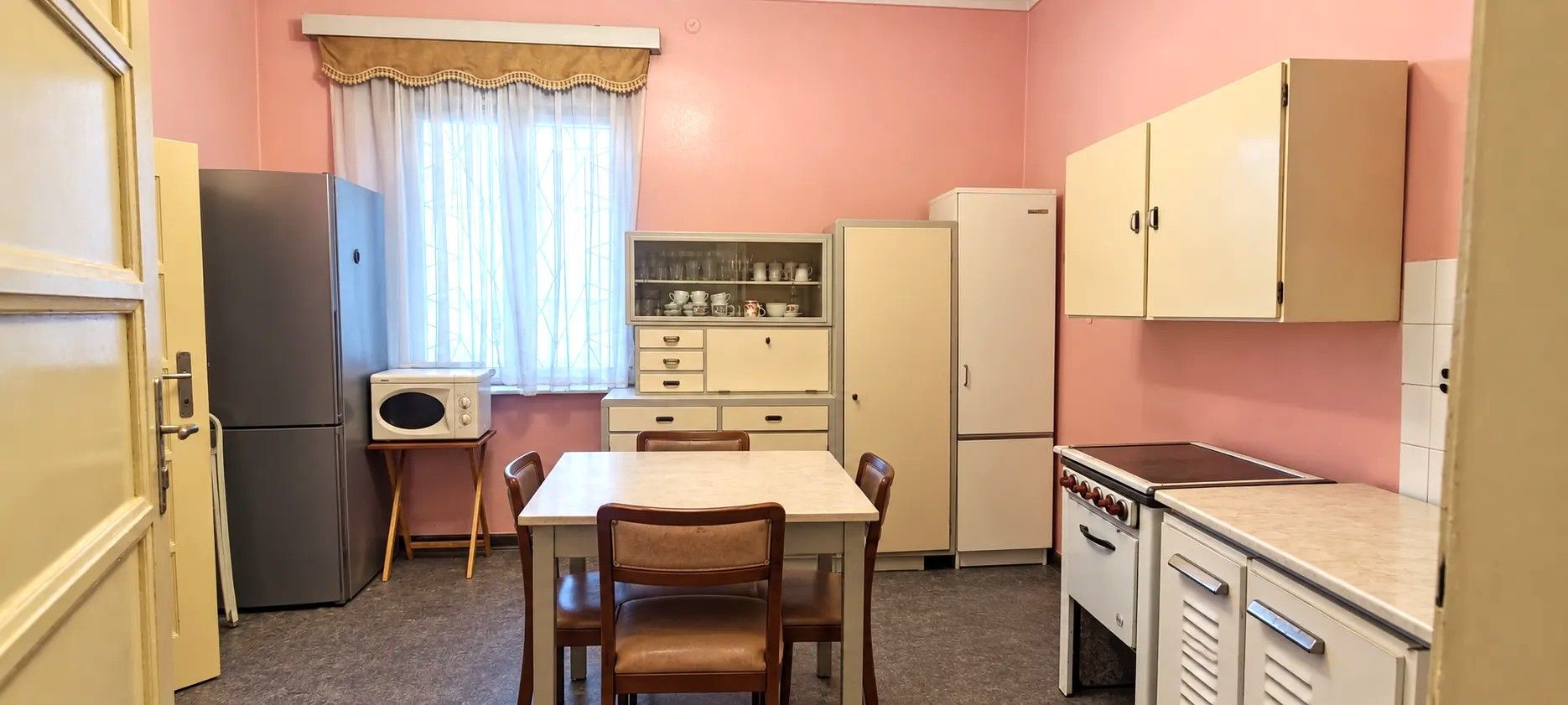 Apartament la casă cu curte proprie în zonă exclusivistă Sub Arini - Poză 5