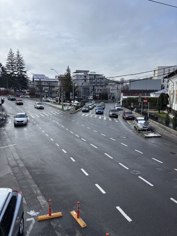 Spațiu birouri / locuință – 181 mp utili, etaj + mansardă în vilă, Centru Piteșt - Poză 4