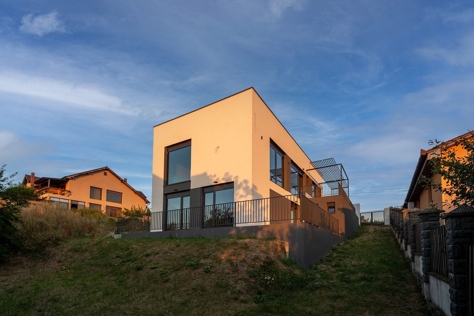 Vilă nouă design mediteranean, proiect deosebit și panoramă- 285.000 E - Poză 8