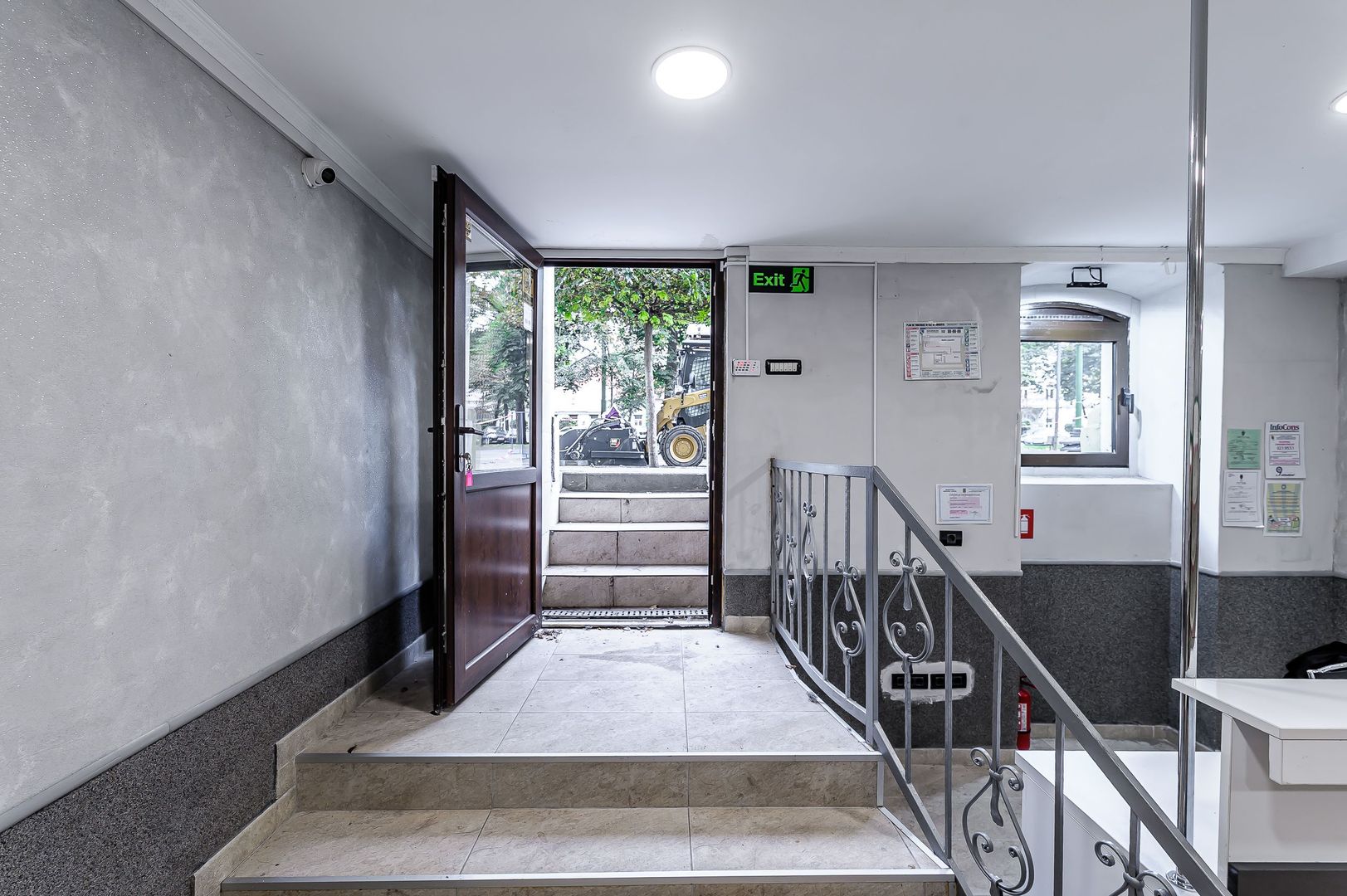 Spațiu comercial ultracentral, renovat, pe b-ul Revoluției, Arad. - Poză 10
