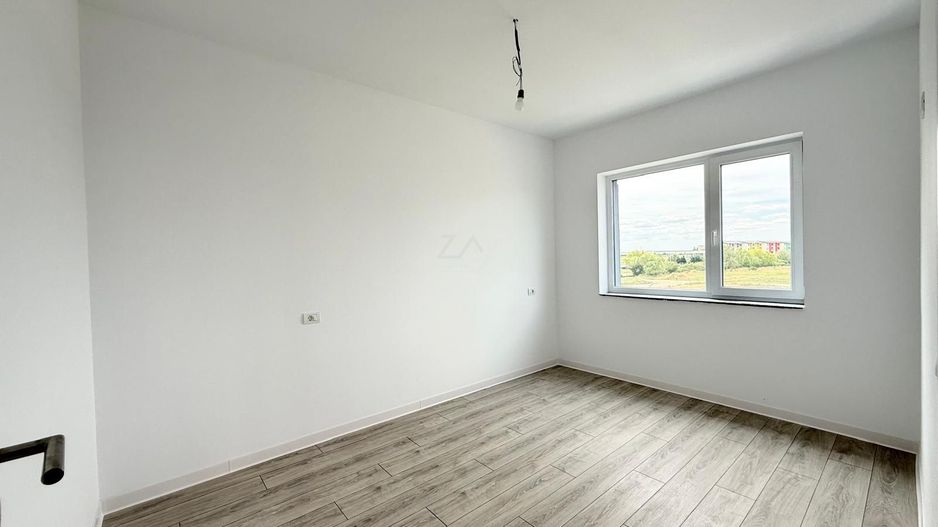 Etaj 1. Bucatarie inchisa. Asfalt. - Poză 4
