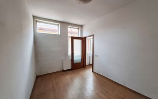 Casa cu 4 camere, zona Central - Poză 15