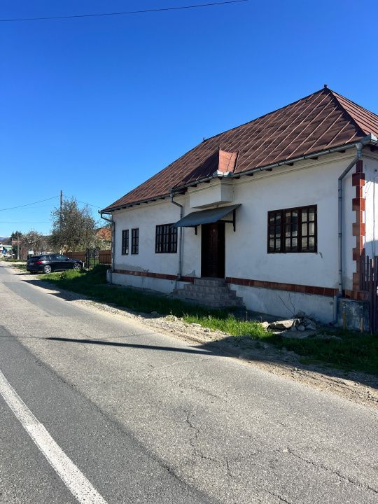 Casă  în Comuna Corbi, Argeș – ideală pentru afacere - Poză 1