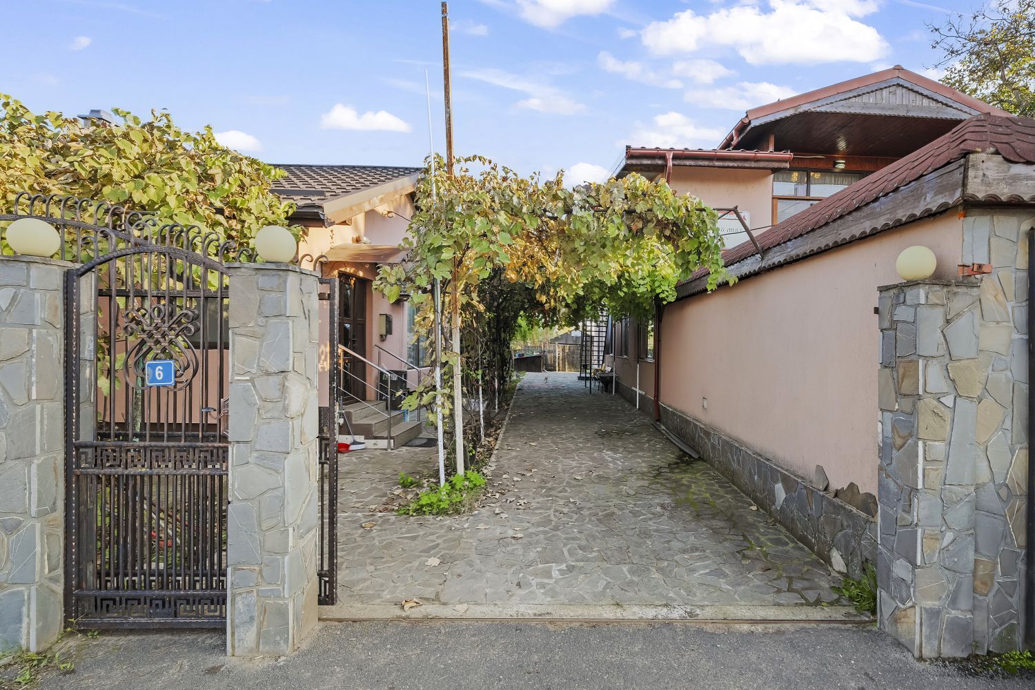 Comision 0% 2 case Vila + Spatiu Comercial + Curte Proprie - Poză 16