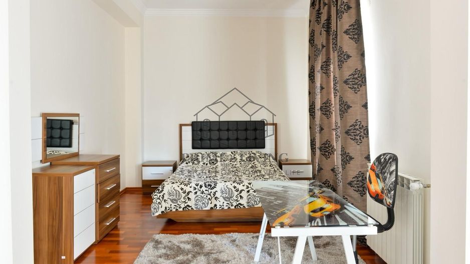 VILA DE LUX CU 6 DORMITOARE SI PISCINA + 800 MP CURTE LA INCHIRIRE - Poză 17