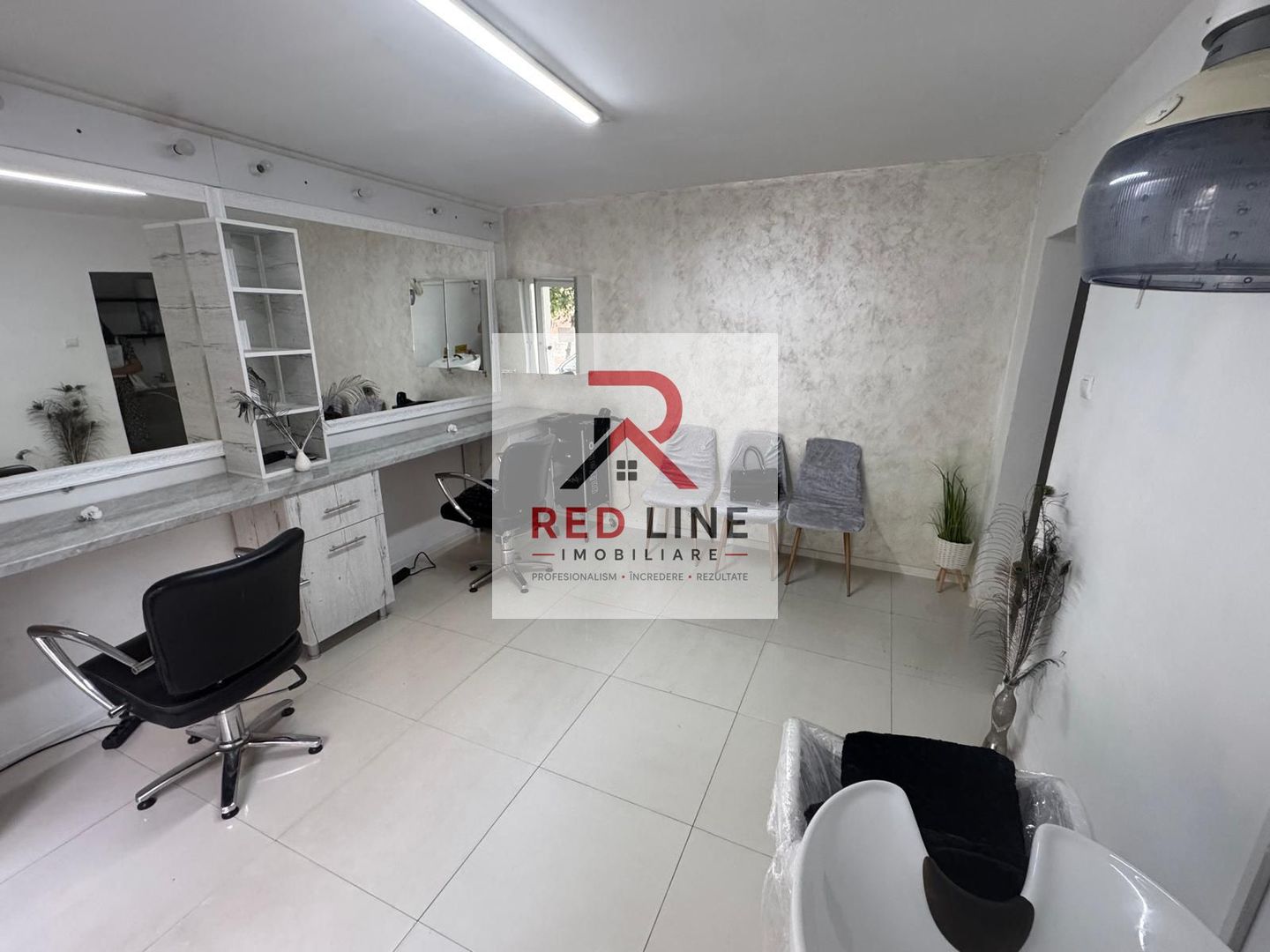 Salon de inchiriat zona Crihala - Exclusiv Red Imobiliare - Poză 2