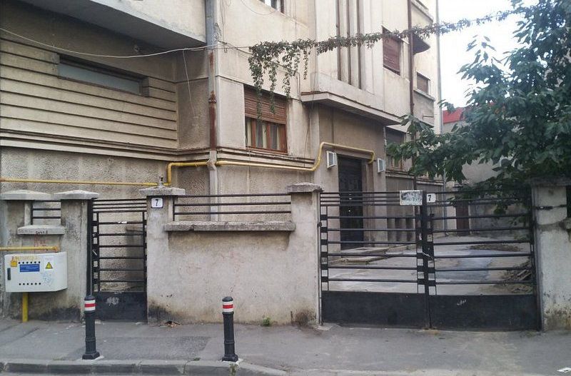 Apartament 3 camere in Romana, anexe, boxa - Poză 2