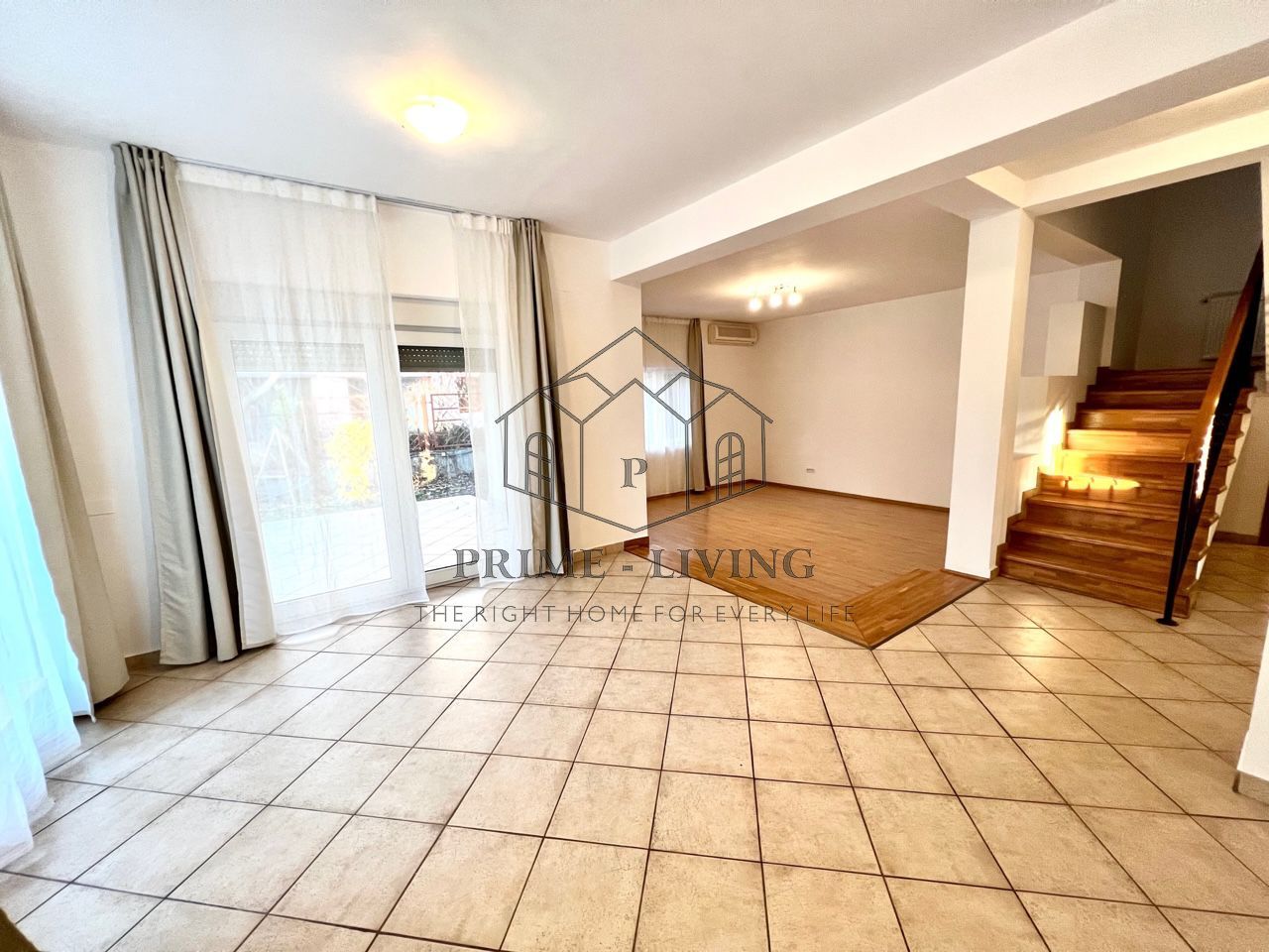 VILA CU 5 DORMITOARE LA INCHIRIERE IN COMPLEX REZIDENTIAL - Poză 1