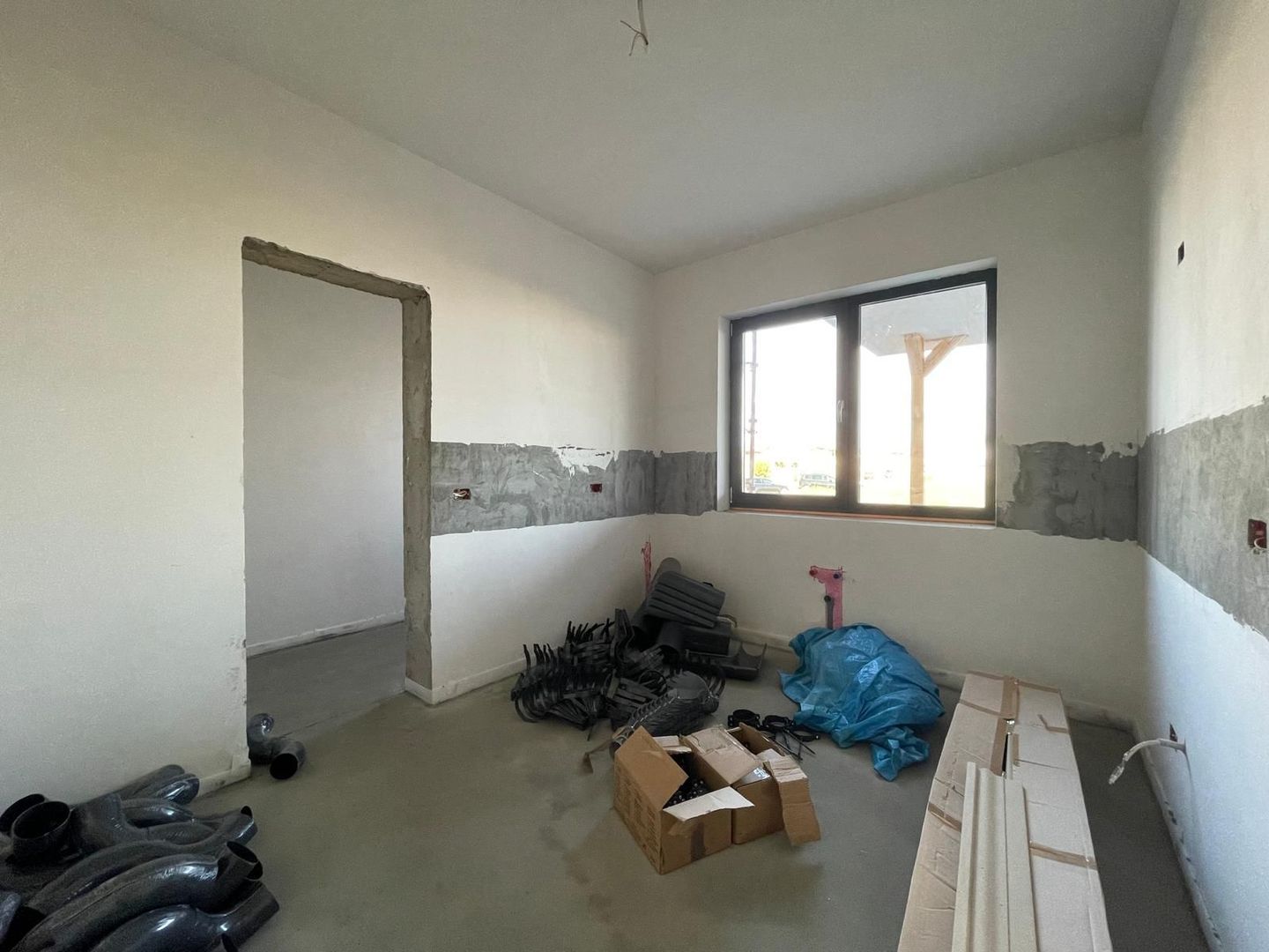 Duplex despartit prin camera tehnica - 5 camere - Mosnita - Poză 5