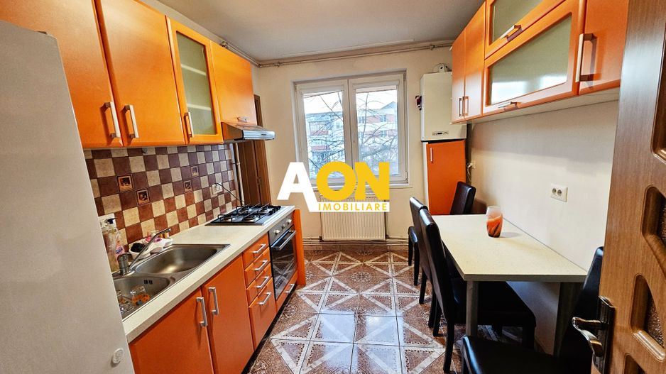 Apartament 3 camere, 2 bai, mobilat, utilat, etaj 3,  cu boxa, Cetate - Poză 4