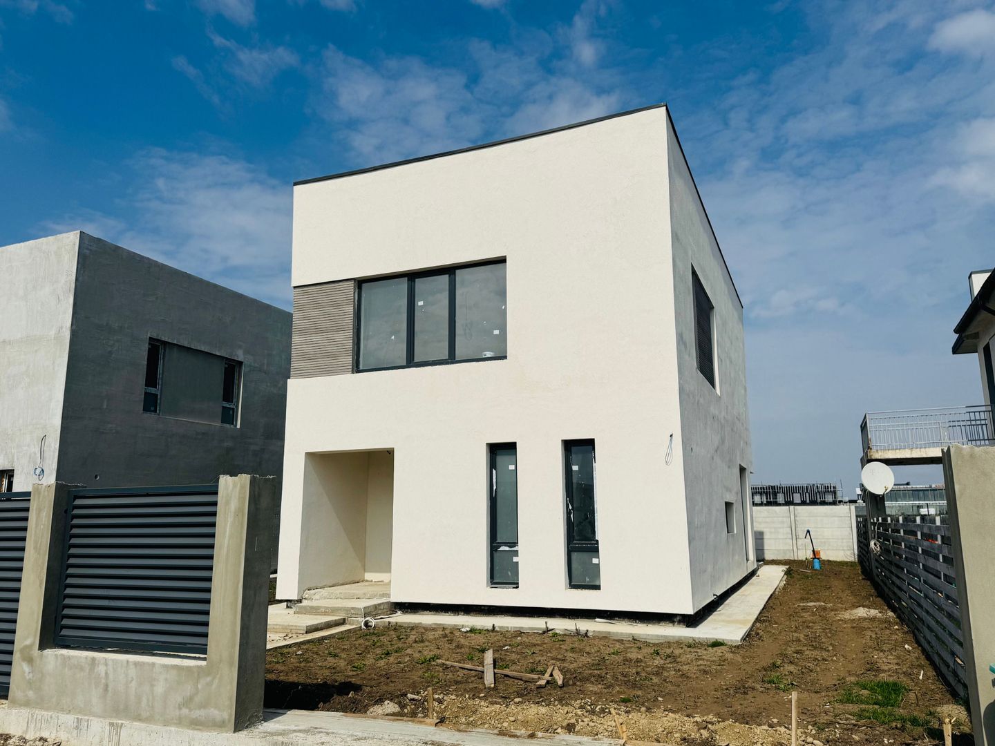 Vile PREMIUM Tunari, spatioase si luminoase - Poză 2