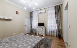 Apartament ultracentral! Preț repoziționat! 2 camere, etaj intermediar - Poză 2