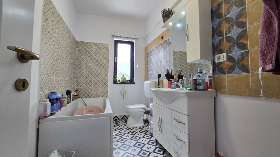 Apartament in casa insiruita, Dumbravita, 2 Dormitoare, Loc de parcare, Curte - Poză 7