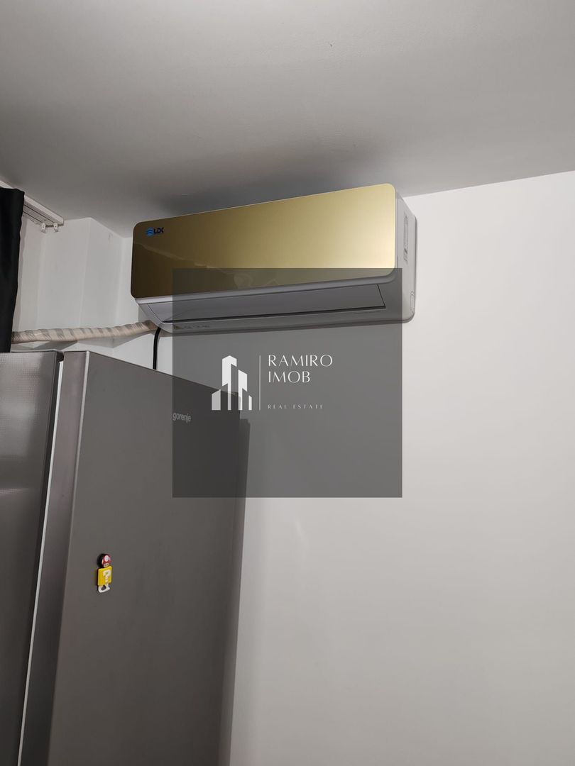 GARSONIERA 30MP, EROII REVOLUTIEI - Poză 9