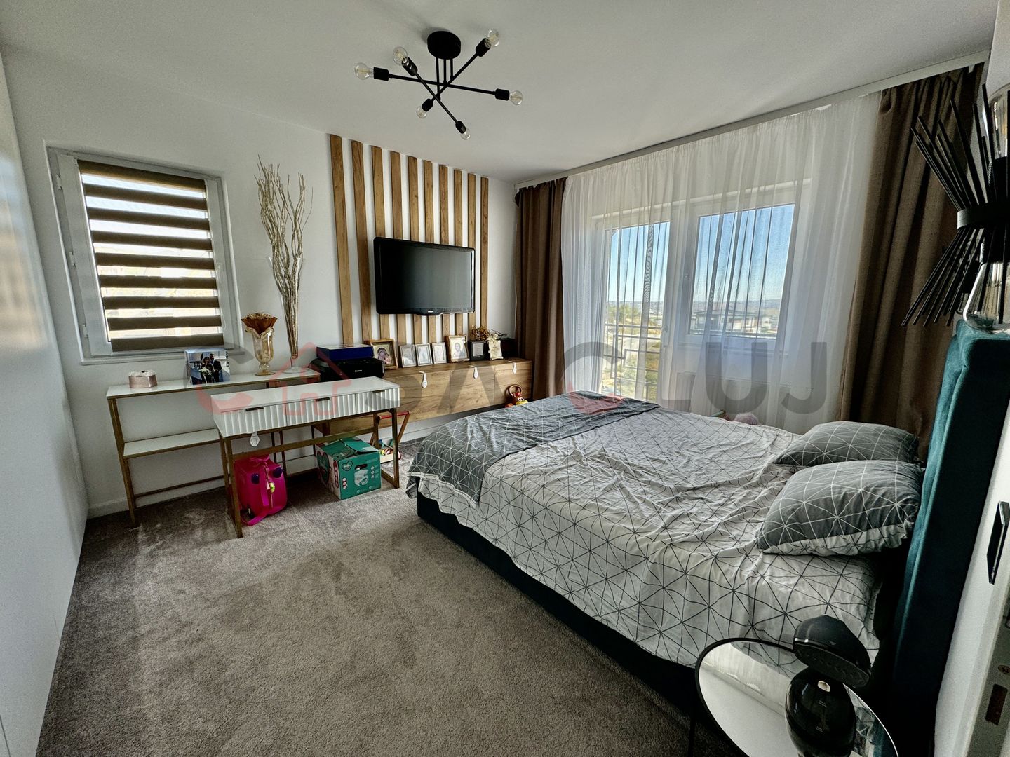 Apartament, parte dintr-un triplex, ultrafinisat, zonă liniștită și view superb! - Poză 2