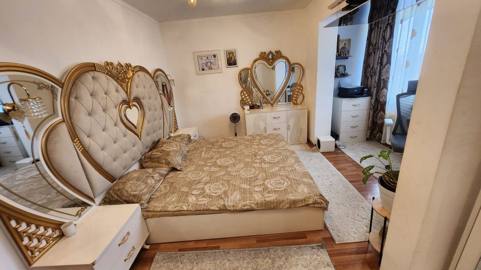 vand apartament 3 camere, etaj 2 , zona Alunis - Poză 1