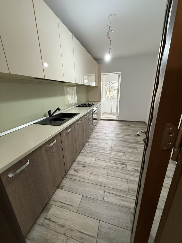 Apartament 3 camere Piata Centrala et 2,renovat toatal - Poză 2