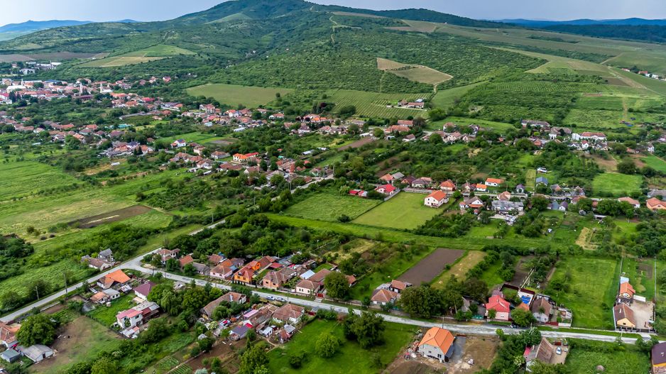 Teren intravilan de vânzare 1921 mp în Ghioroc - Poză 4