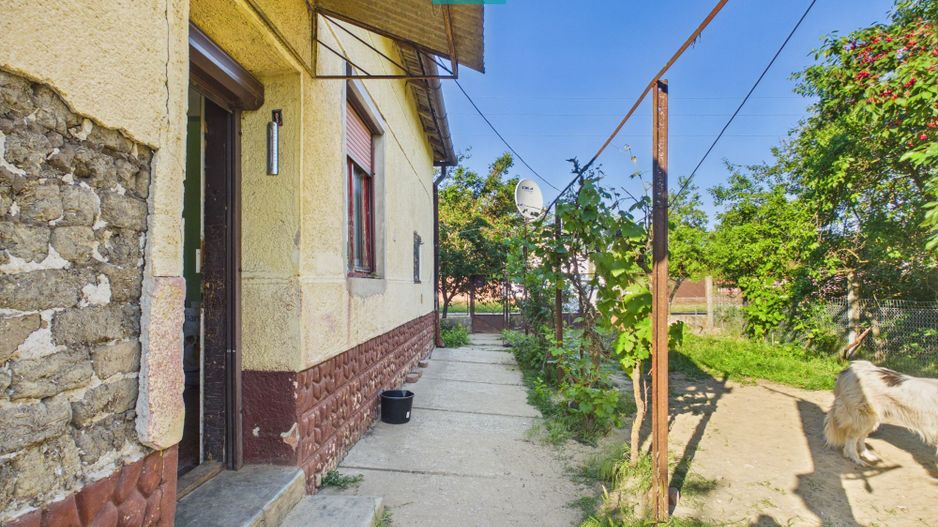 Casă cu 3 camere și 2646 mp teren în Dombegyhaz - Poză 6