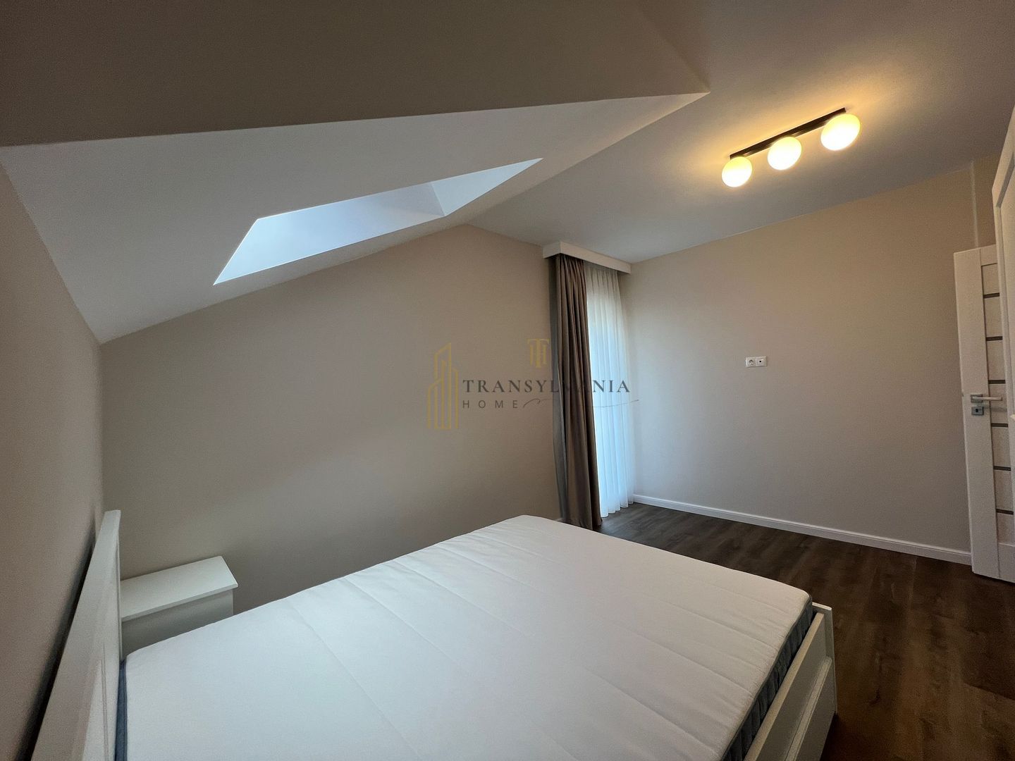 Apartament 3 camere, modern, suprafata generoasa - Poză 12