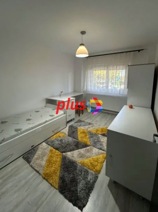 Apartament cu patru camere, zona Florilor/Craiter , 80 mp - Poză 7