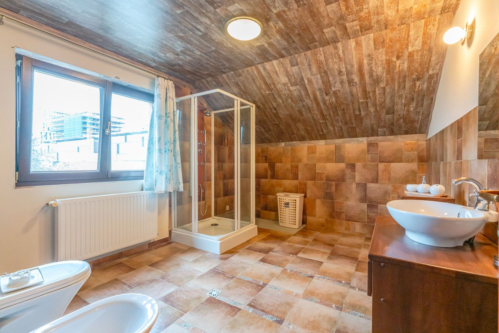 Casă individuală cu 7 camere lângă AFI Mall, ideală pentru birouri sau locuință - Poză 18