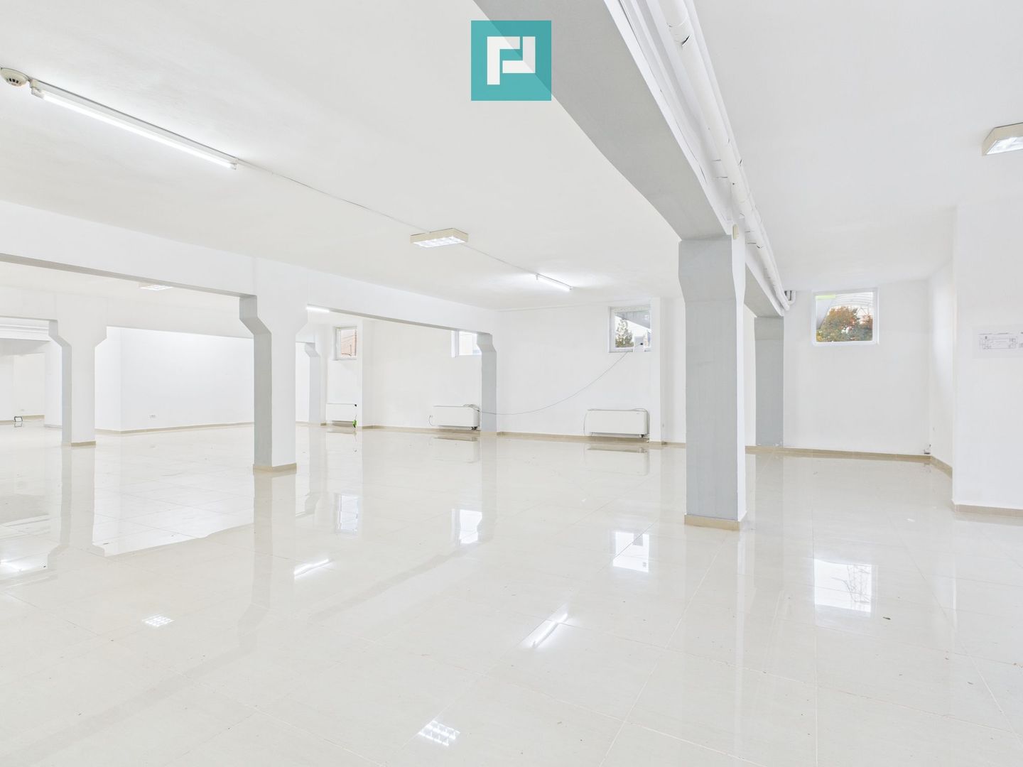 Spațiu comercial pe 2 niveluri - Poză 4