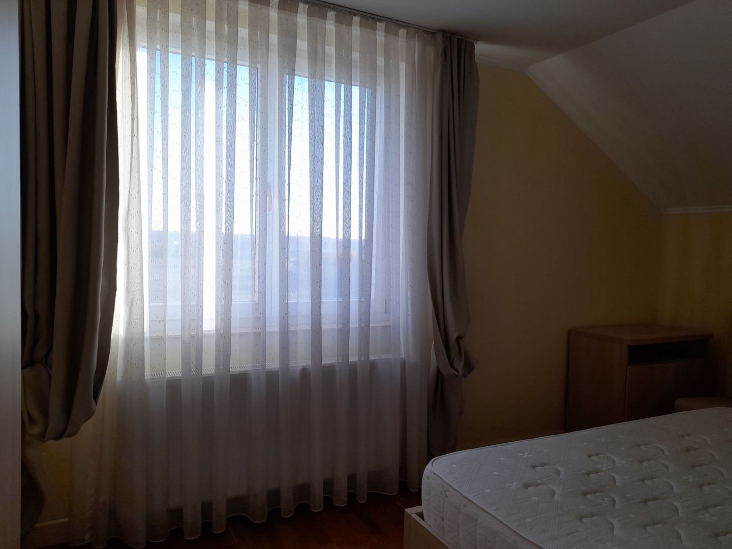 Casa cu 3 dormitoare, centrala gaz, in Cartierul Grigorescu, Oradea - Poză 12
