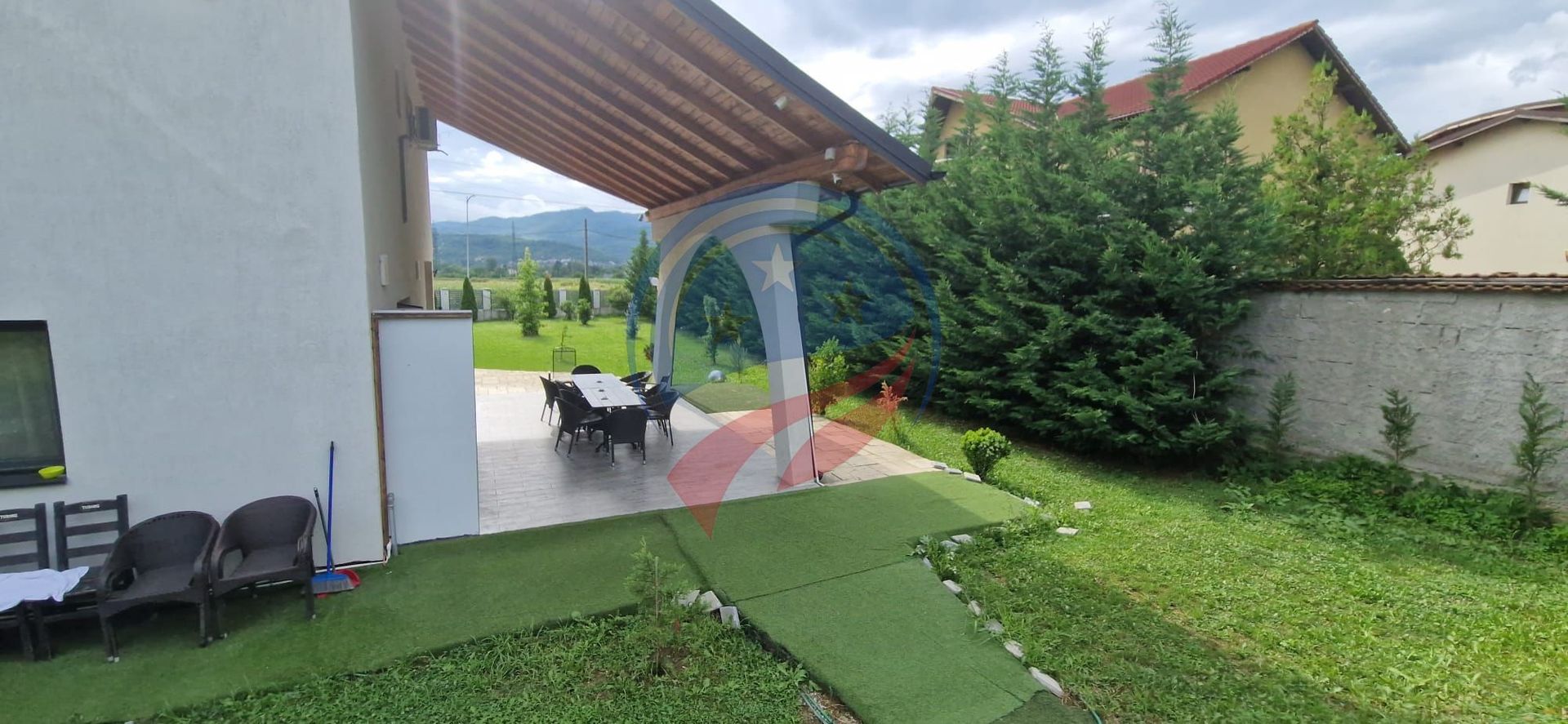 Pensiune  în Călimănești + 2 A-Frame - Teren 5.574 mp - Bonus Mercedes 350d - Poză 3