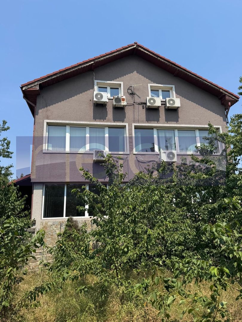 DE VÂNZARE VILĂ | OPORTUNITATE DE INVESTIȚIE | PRETABILĂ CENTRU BĂTRÂNI - Poză 1