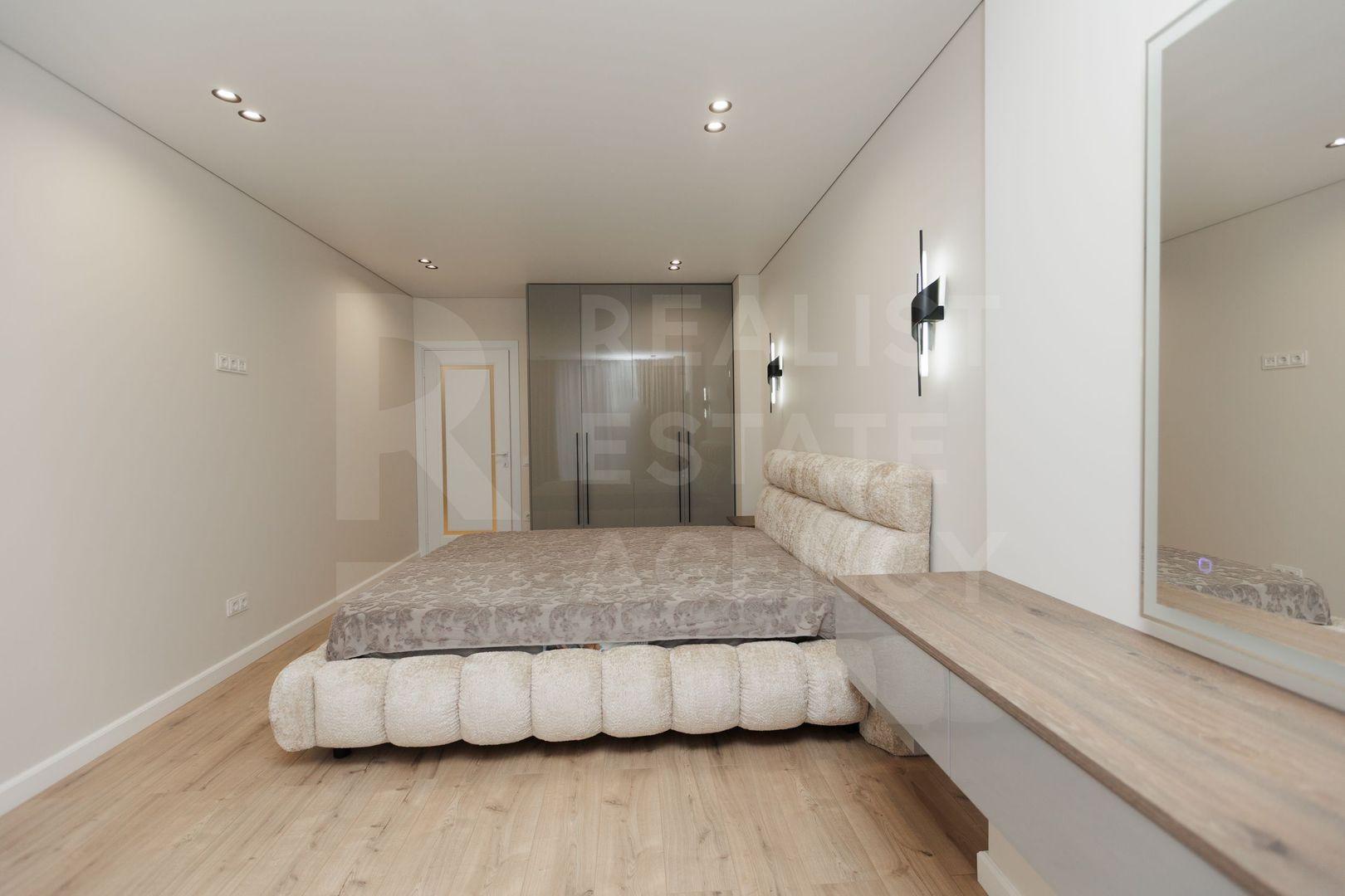 Vânzare, apartament, 2 odăi + living, str. Ion Buzdugan, Buiucani - Poză 4