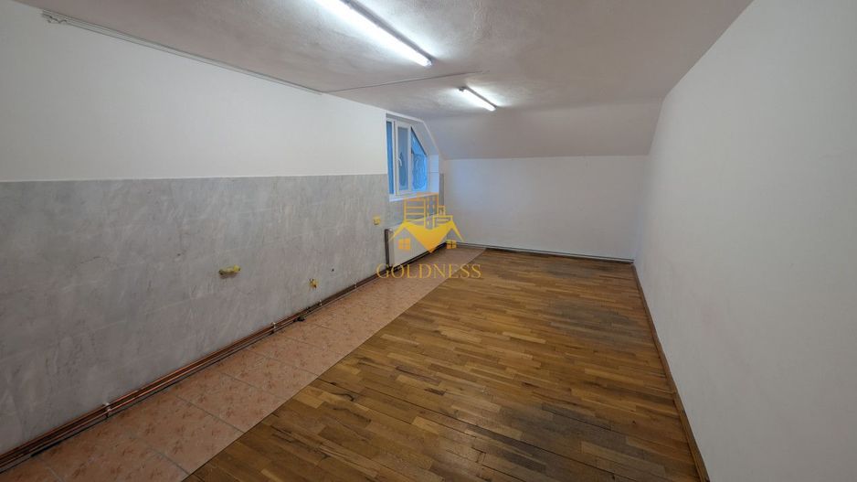 Casa/Spatiu de birou,Andrei Muresanu, 9 Camere,10 Parcari,Curte 2000mp - Poză 13