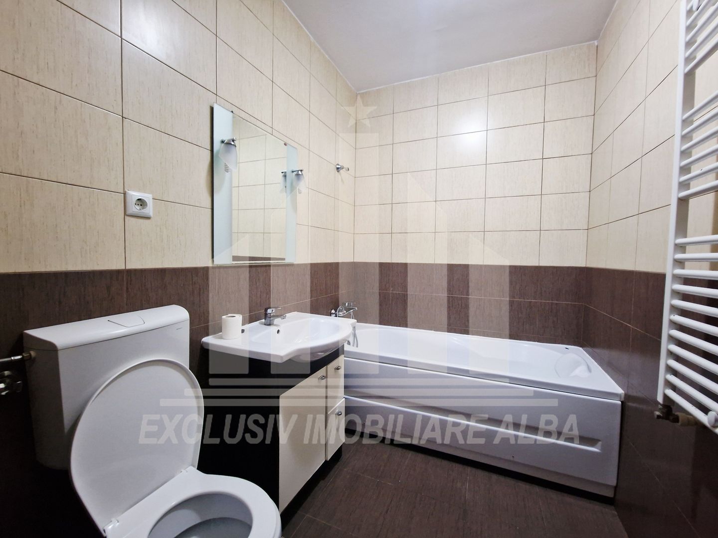 Apartament cu 3 camere decomandate, Cetate - Poză 8