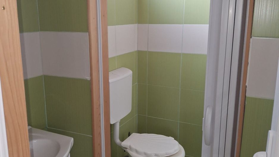 Casa cu 15 camere de vanzare in Bazna, Sibiu ( azil, pensiune) - Poză 3