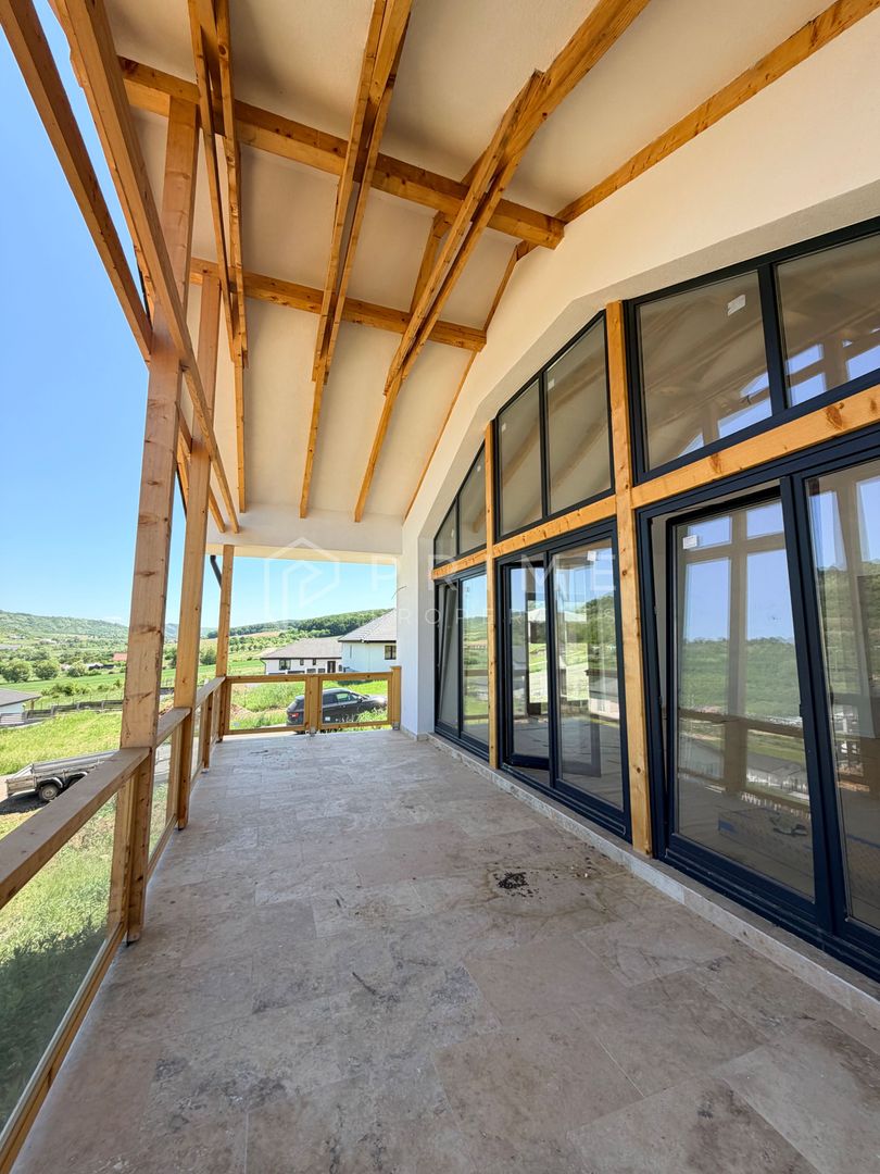 Vilă chalet modern cu perete panoramic de sticlă - Livezeni, Mureș - Poză 5