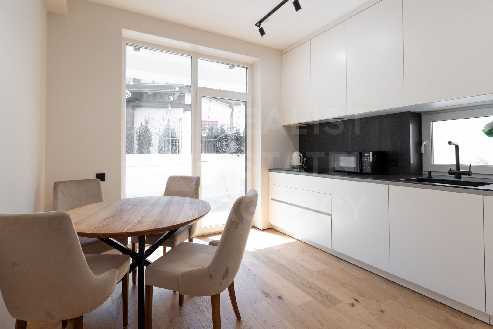 Chirie, casă, 2 nivele, 4 camere, str. Bujorilor, Centru - Poză 8