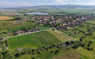 Teren intravilan 10.000 mp, Rotbav (Feldioara) - Poză 1