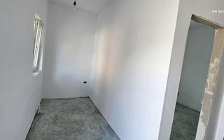 Vând apartament cu o camera, la  casa + baie proprie - zona centrala - Poză 4