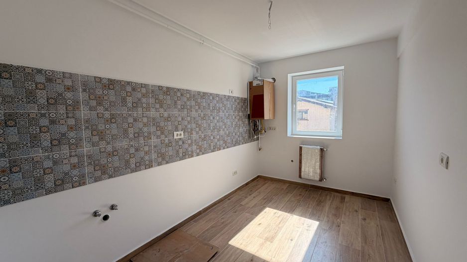 AP. 3 CAMERE, BLOC NOU, CENTRALA PROPRIE,BUCATARIE INCHISA,COMISION 0% - Poză 1