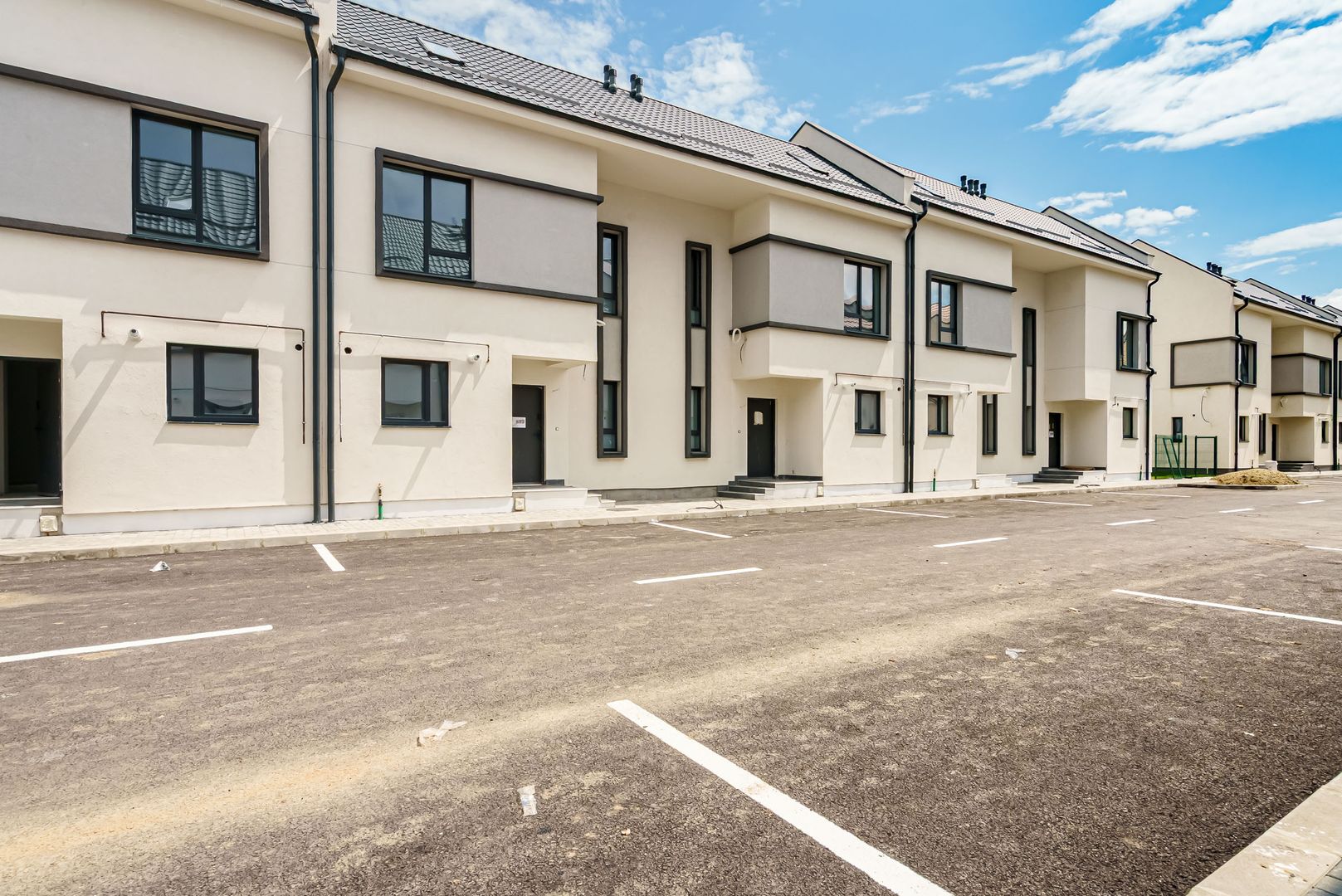 Casă Modernă în Cartier Privat Str Tiparniței–Curte și Parcare Proprie - Poză 22