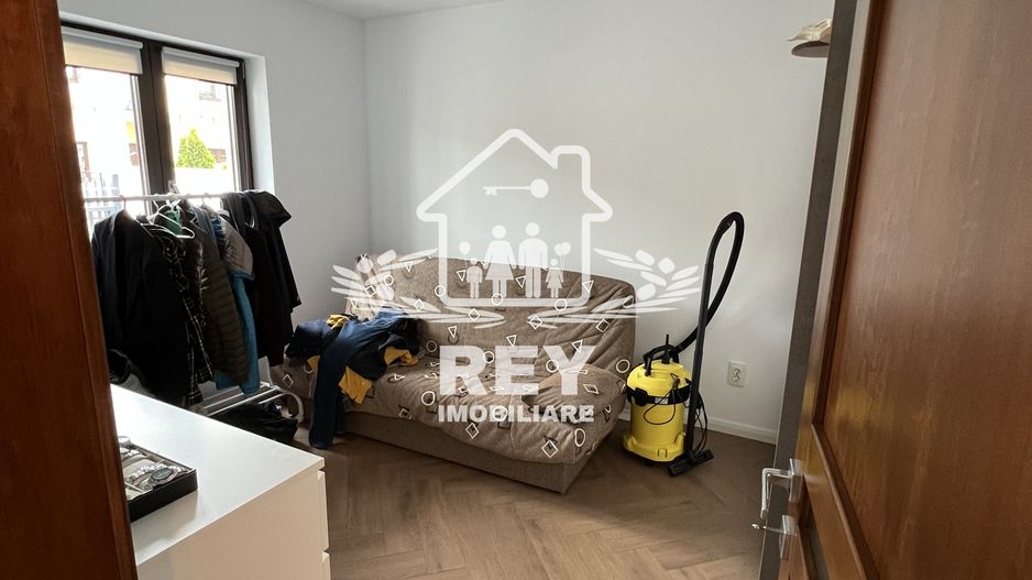 Casă de tip triplex la vânzare 6 camere /Șelimbăr /Secția 1 de Poliție - Poză 24